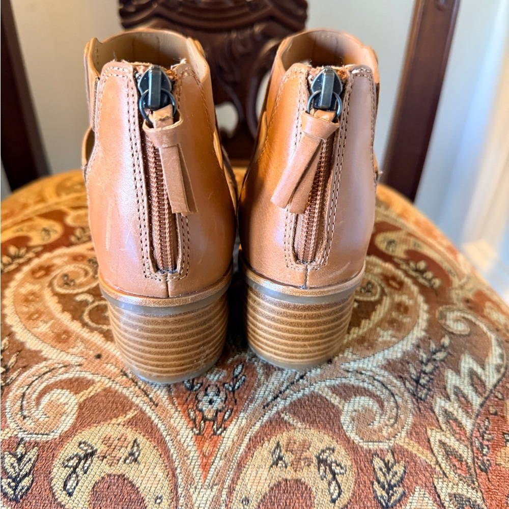 Sofft Zip back leather sandal. Size 9. EUC Only worn 1x. Wood heel. - Picture 11 of 14